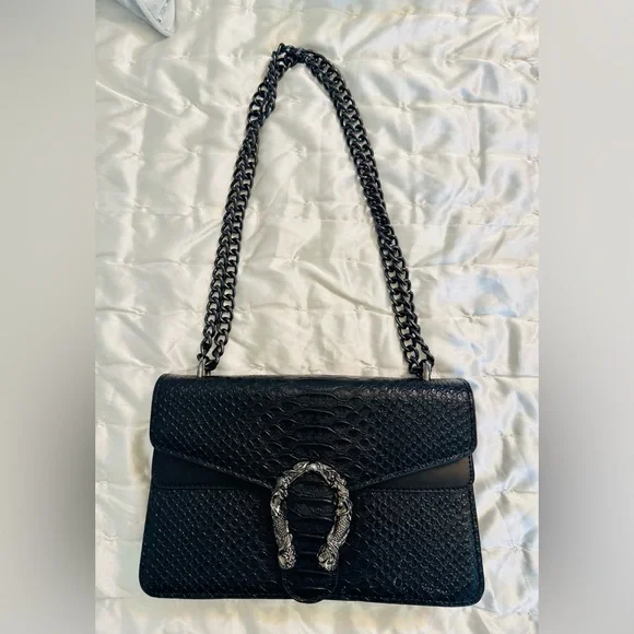 Black Croc Embossed Textured Shoulder Bag with Chain Detail‎ - Picture 10 of 15